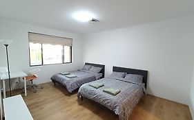 Cozy Family Room With Private Bathroom In Spacious Home - M8